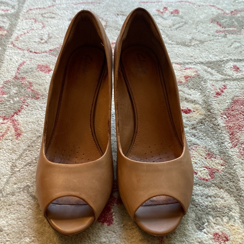 Women Clark’s Peep Toe Pump.  Size 8.5 M.